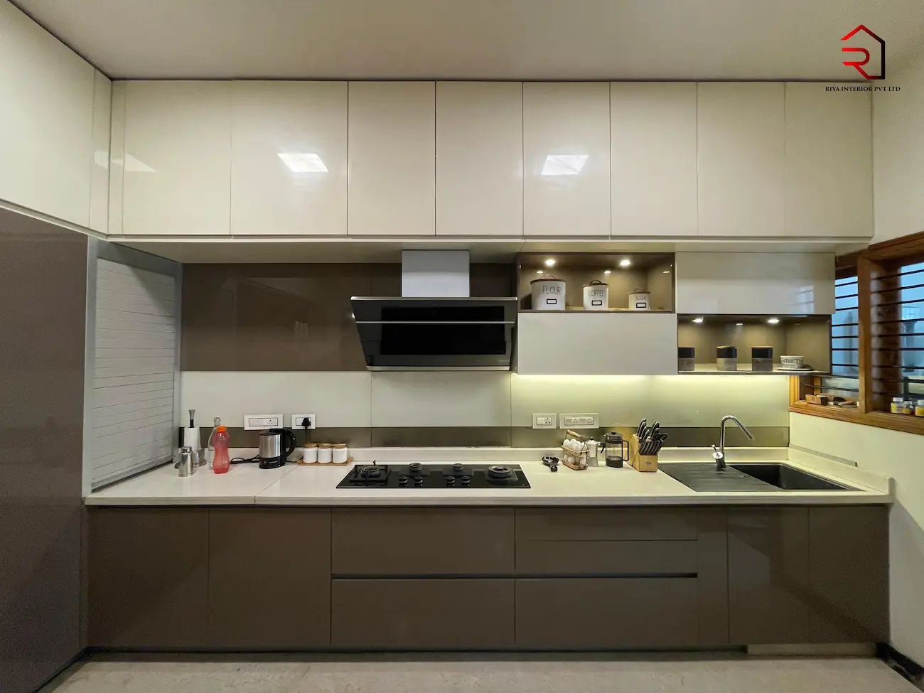 Modern living room interior by Riya Interior Pvt. Ltd.